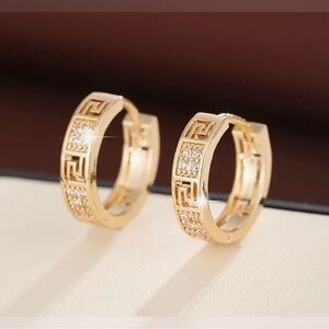 Elegant Gold Tone Huggie Earrings 🤗